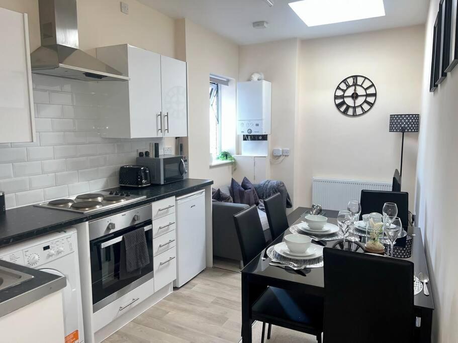 2 Bedroom Apartment With Balcony Oxford Buitenkant foto