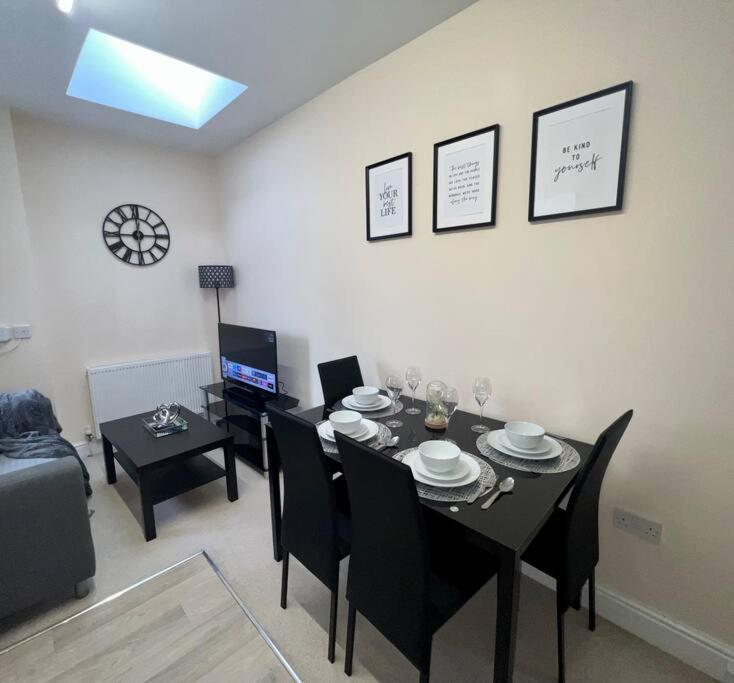2 Bedroom Apartment With Balcony Oxford Buitenkant foto